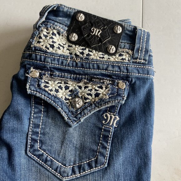 Miss Me Cuffed Capri Women’s Distressed Blue Jeans Size 28 Daisy - Picture 6 of 8